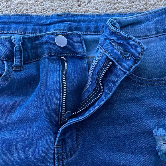 Skinny jeans with tiny holes - Picture 3 of 4